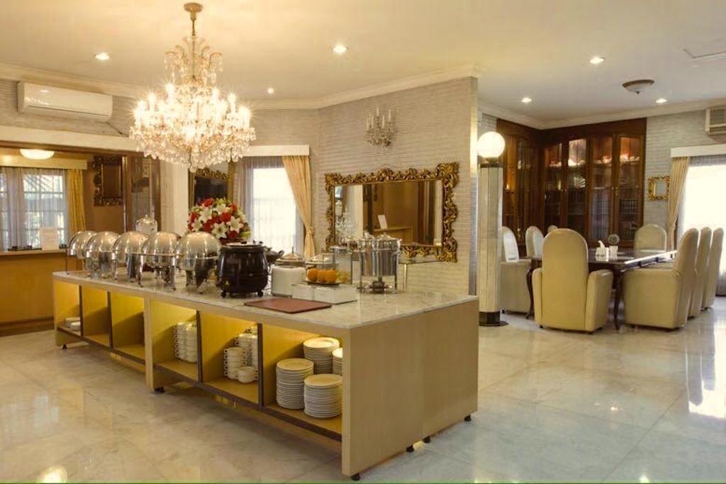 อริมบี เปชาเตน สวีท Hotel จาการ์ตา ภายนอก รูปภาพ