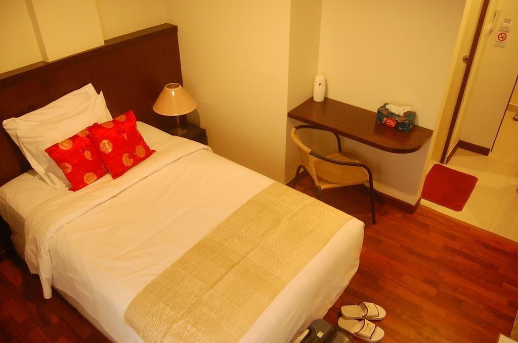 อริมบี เปชาเตน สวีท Hotel จาการ์ตา ภายนอก รูปภาพ