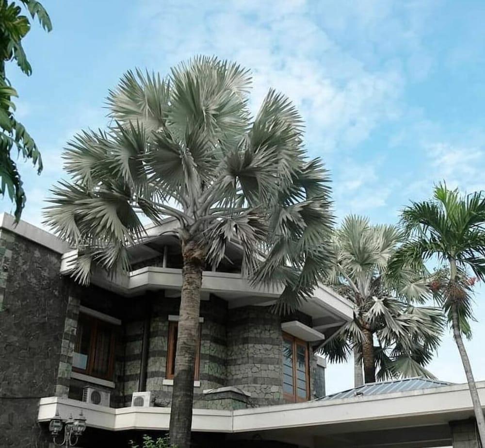 อริมบี เปชาเตน สวีท Hotel จาการ์ตา ภายนอก รูปภาพ