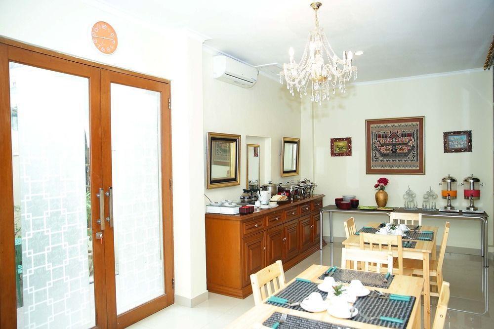 อริมบี เปชาเตน สวีท Hotel จาการ์ตา ภายนอก รูปภาพ