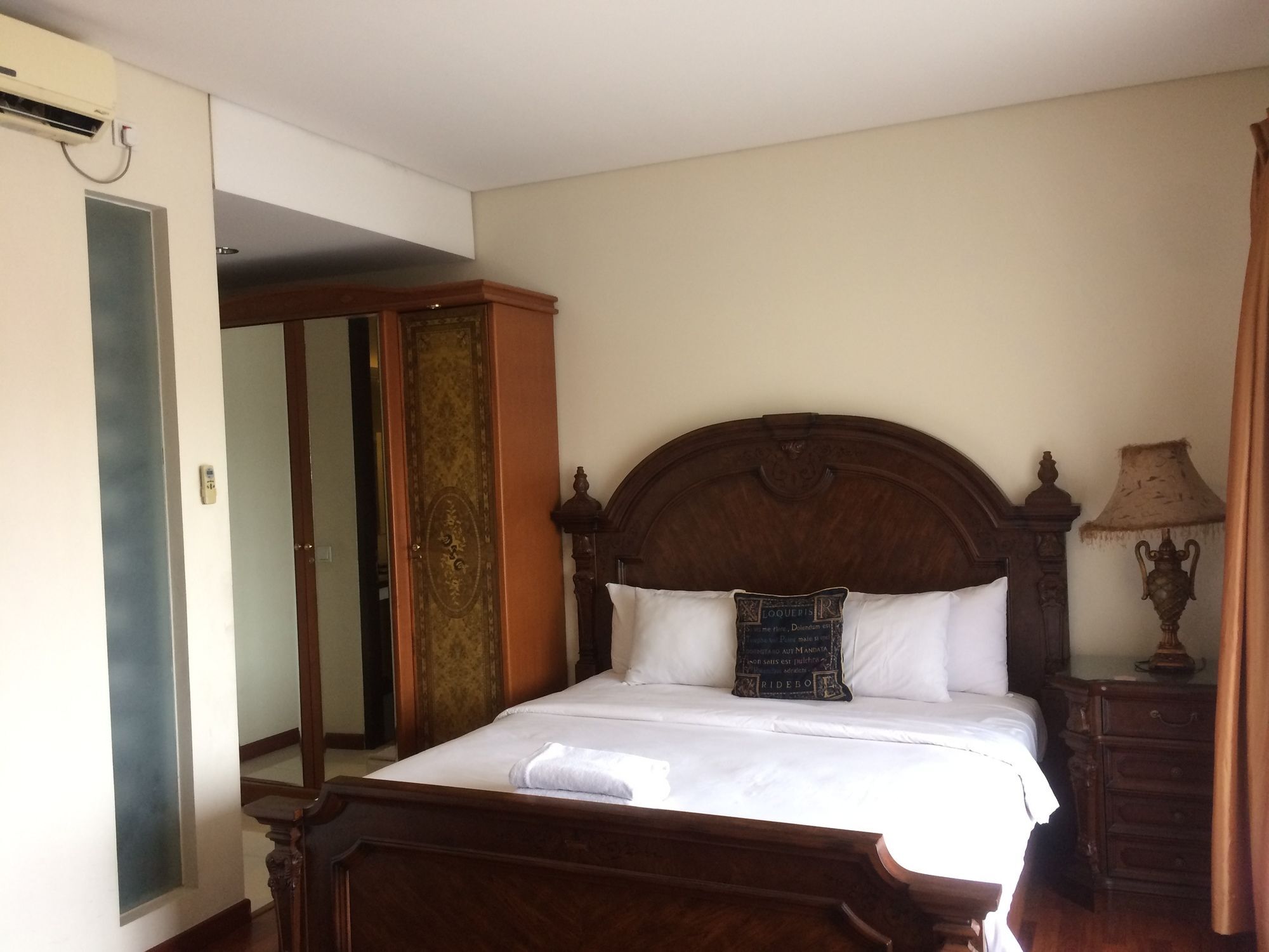 อริมบี เปชาเตน สวีท Hotel จาการ์ตา ภายนอก รูปภาพ