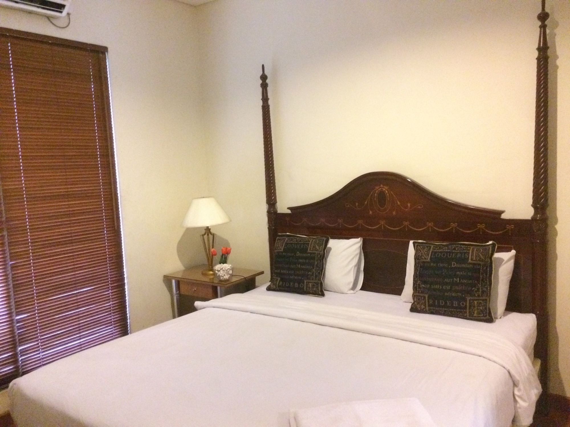 อริมบี เปชาเตน สวีท Hotel จาการ์ตา ภายนอก รูปภาพ