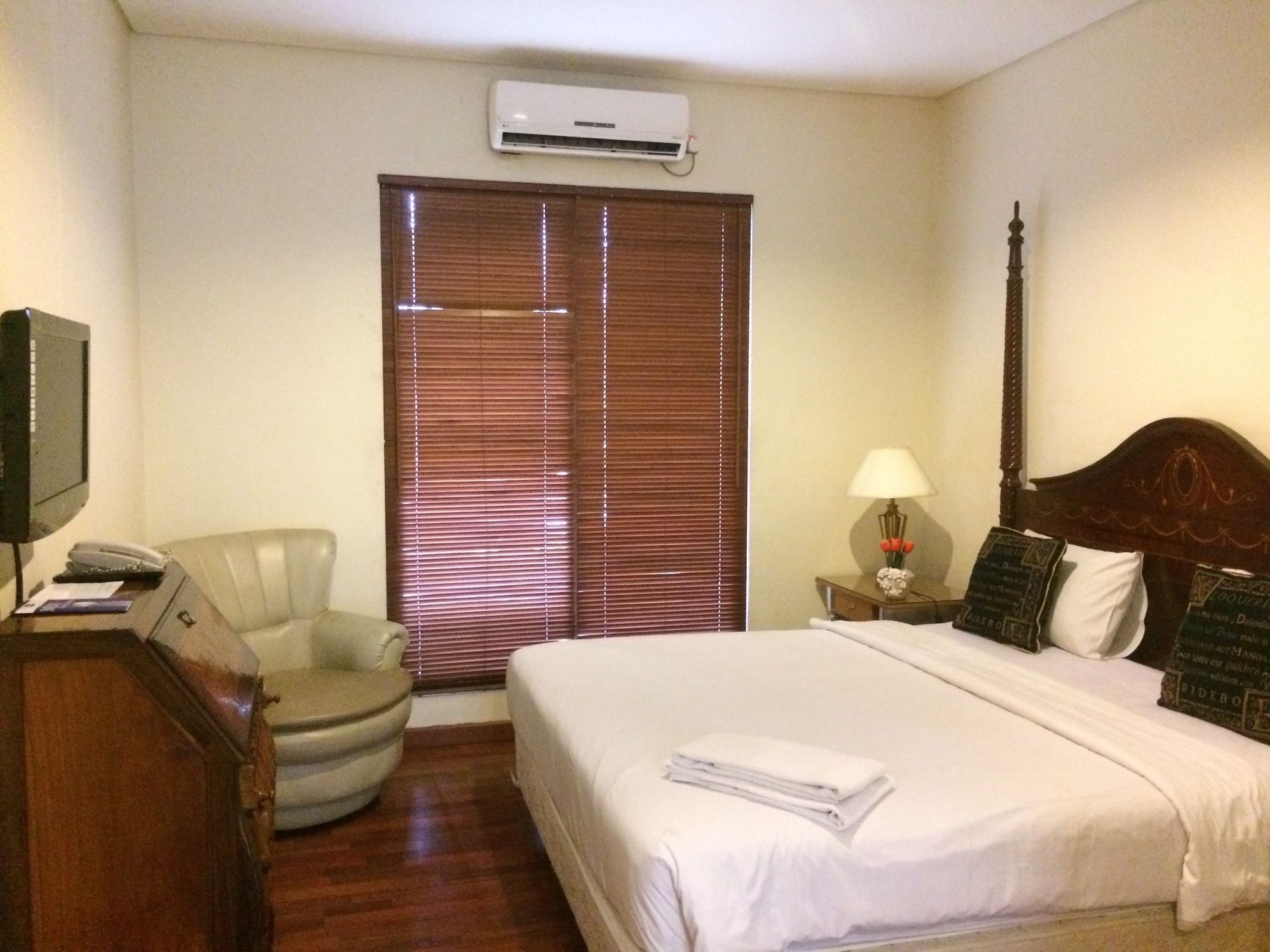 อริมบี เปชาเตน สวีท Hotel จาการ์ตา ภายนอก รูปภาพ