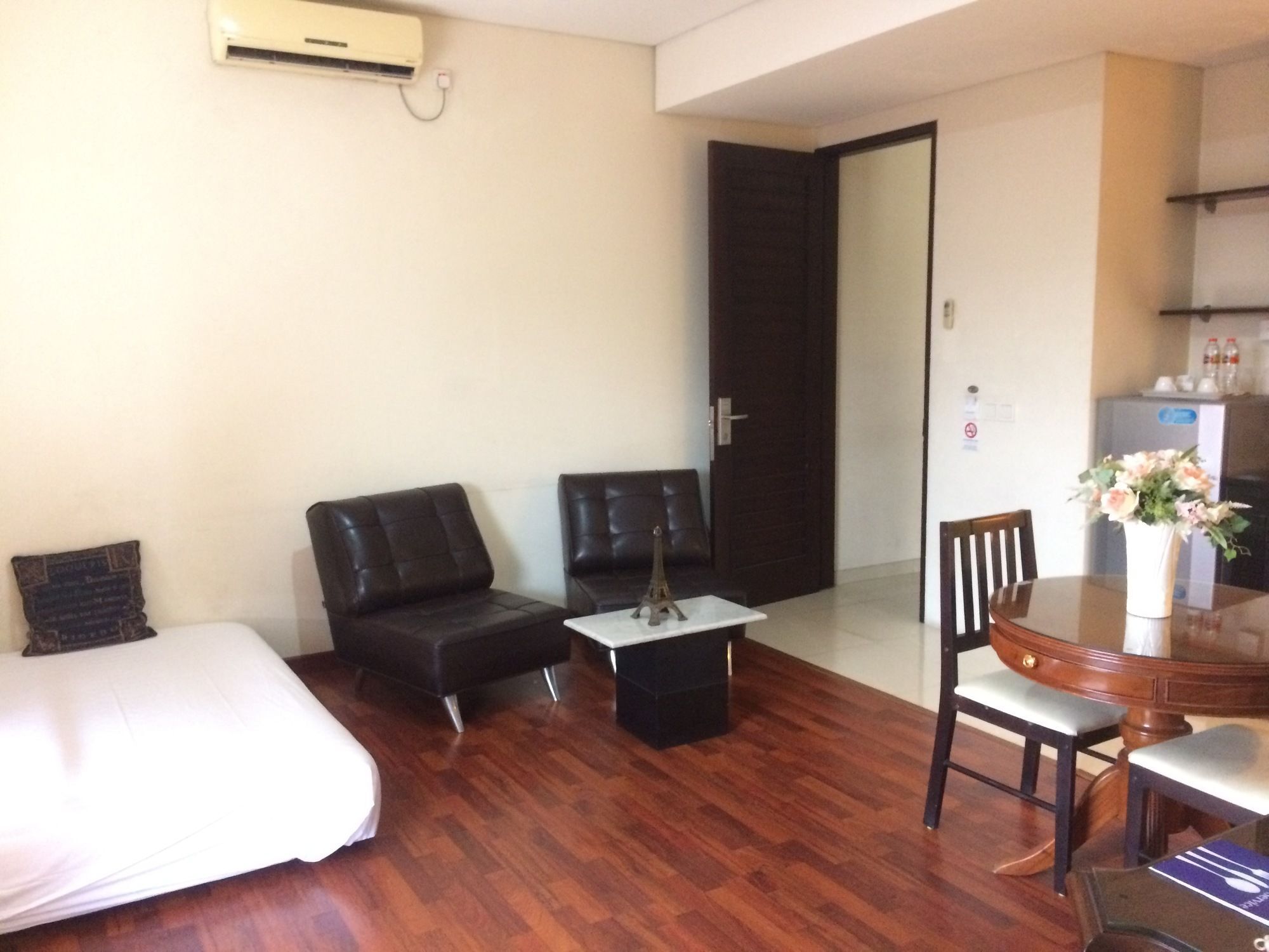 อริมบี เปชาเตน สวีท Hotel จาการ์ตา ภายนอก รูปภาพ